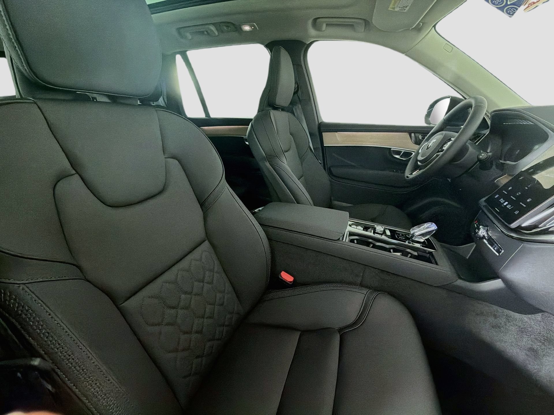 New 2026 Volvo XC90 T8 Plus w/ Protection Package Premier AWD/4WD image 31
