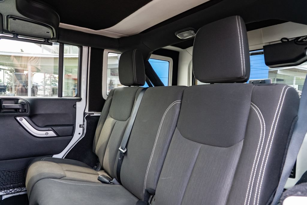 Used 2016 Jeep Wrangler Unlimited Rubicon w/ Connectivity Group AWD/4WD image 25