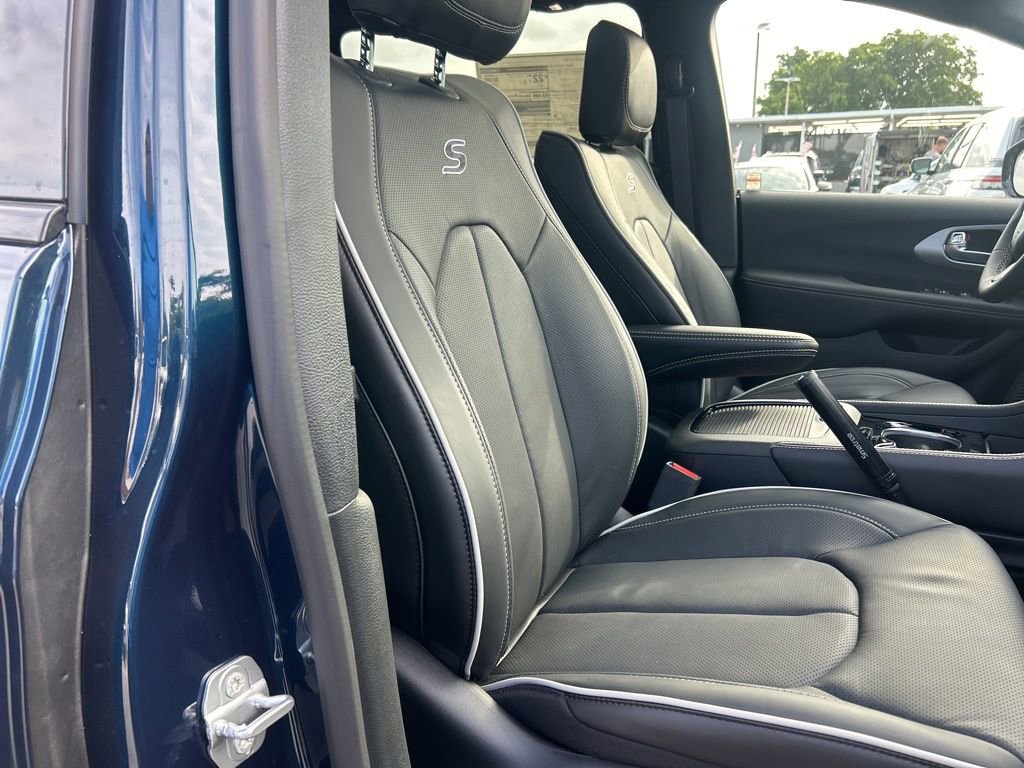 New 2025 Chrysler Pacifica Limited image 22