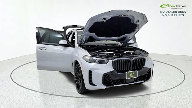 Used 2025 BMW X5 xDrive40i w/ M Sport Package AWD/4WD image 12