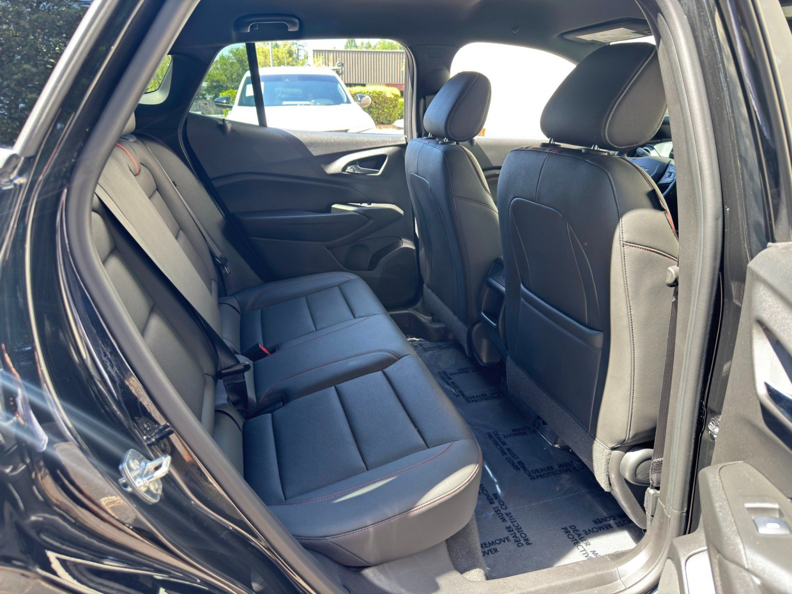 Used 2025 Chevrolet Trax RS FWD image 36
