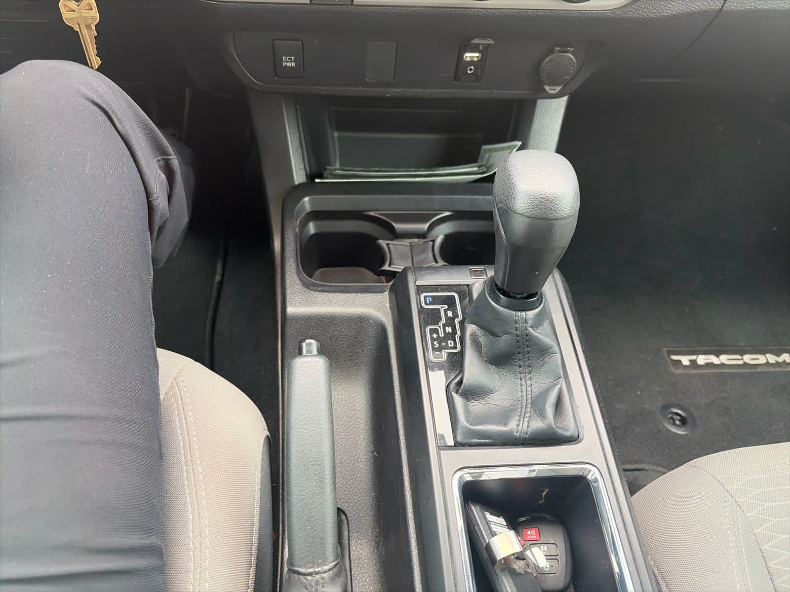 Used 2019 Toyota Tacoma SR w/ SR Convenience Package RWD image 8