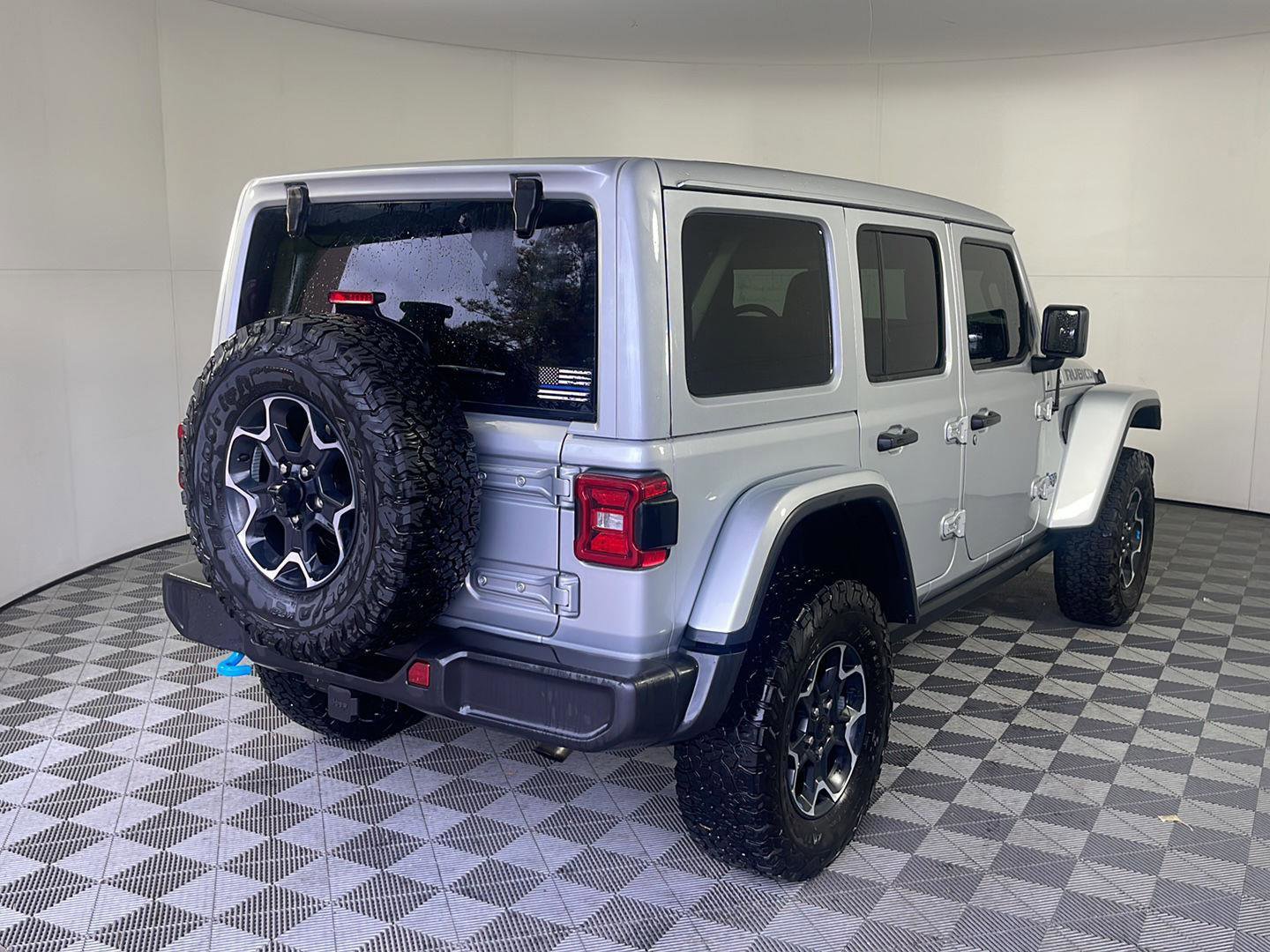 Used 2023 Jeep Wrangler Unlimited Rubicon 4xe w/ Cold Weather Group AWD/4WD image 7