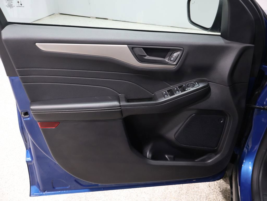 Used 2022 Ford Escape SE w/ Cold Weather Package image 12