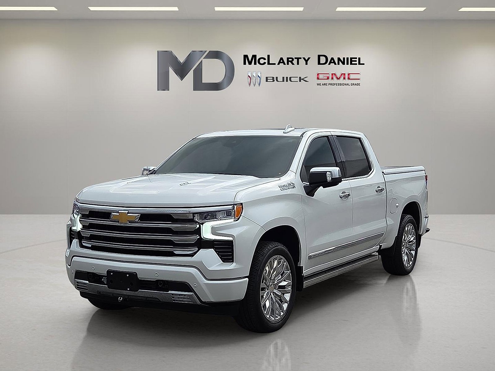 Used 2025 Chevrolet Silverado 1500 High Country image 2