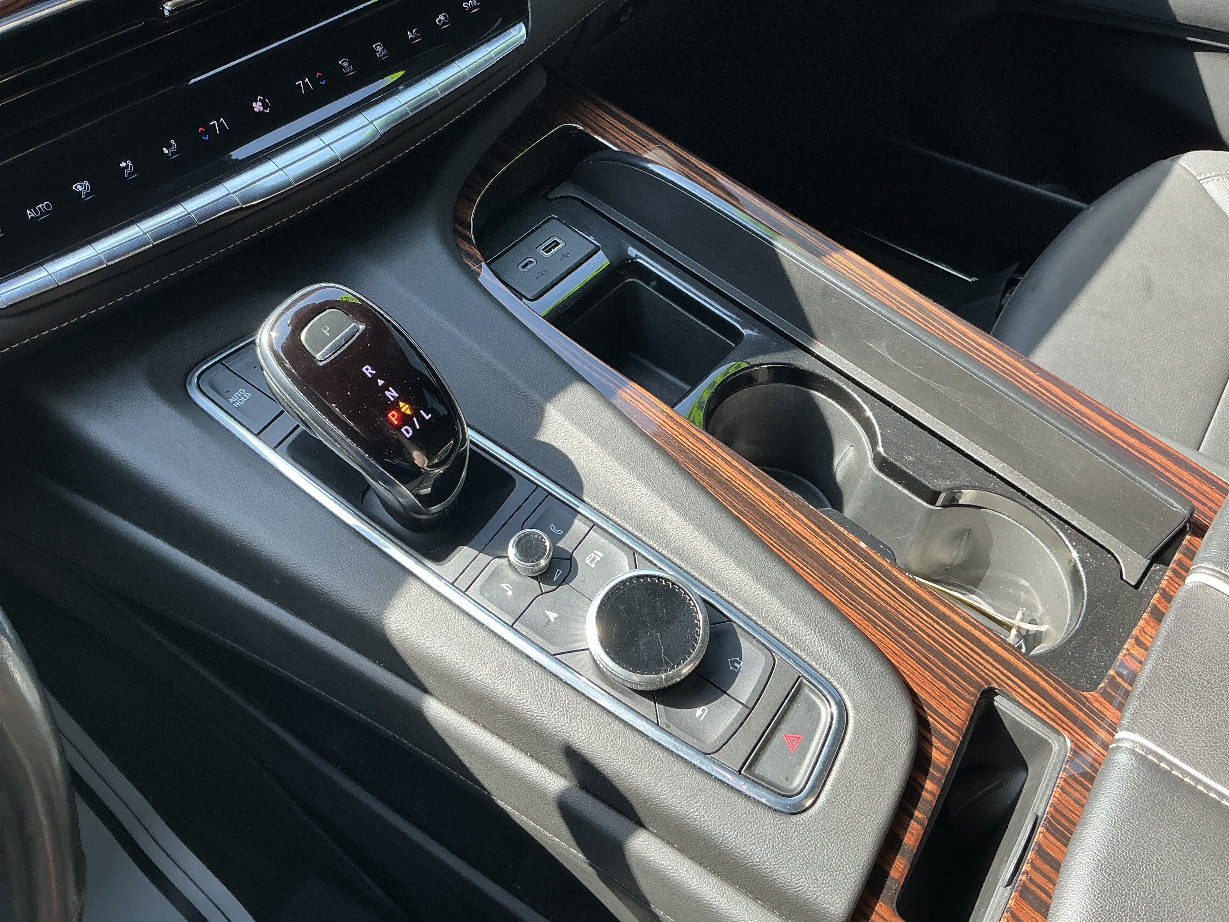 Used 2022 Cadillac Escalade Luxury AWD/4WD image 8