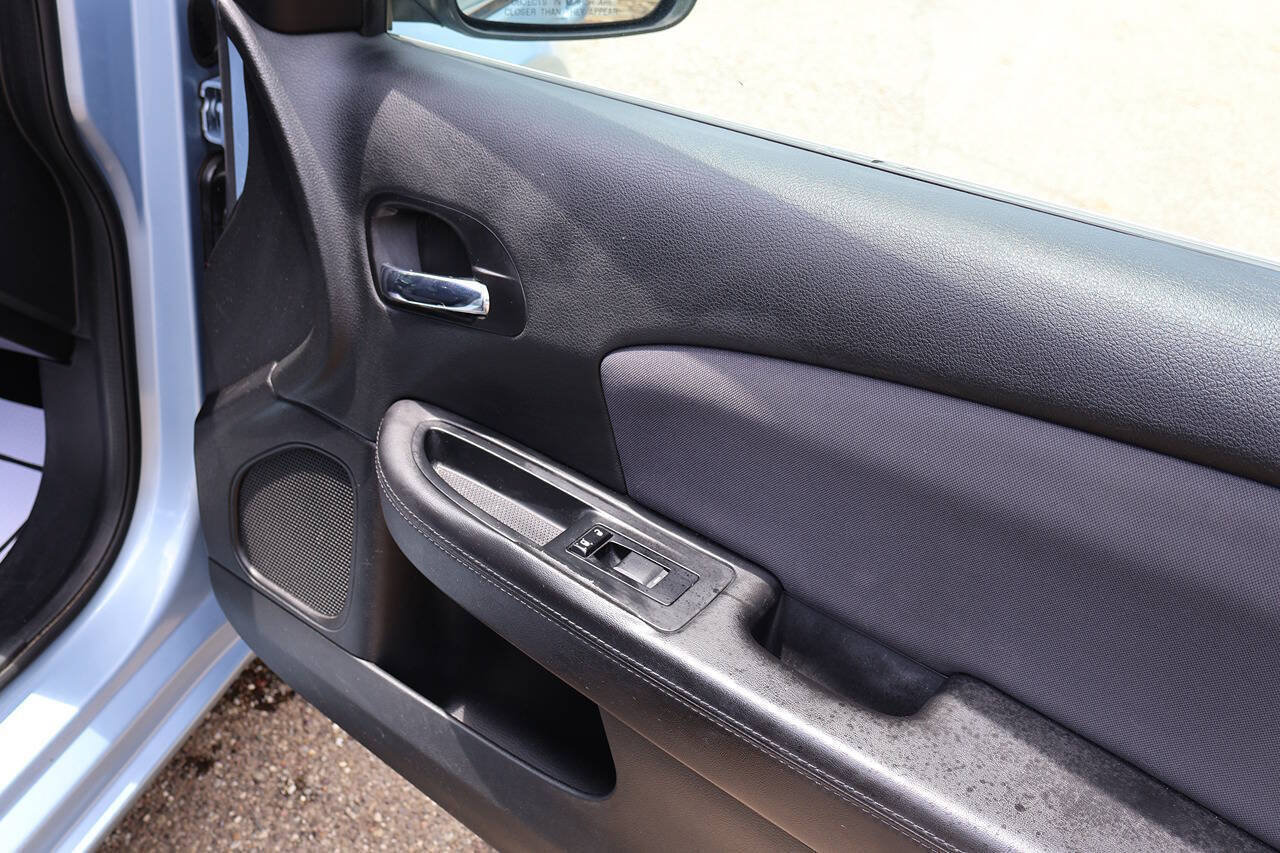 Used 2013 Chrysler 200 Touring FWD image 12