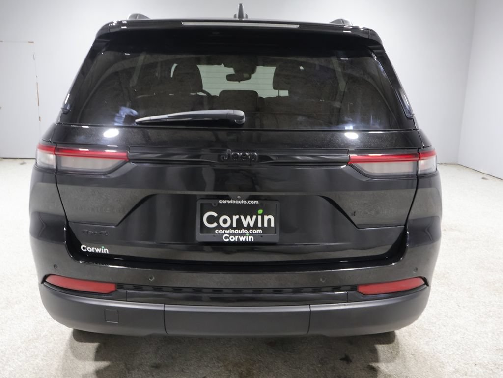 Used 2023 Jeep Grand Cherokee Altitude AWD/4WD image 3