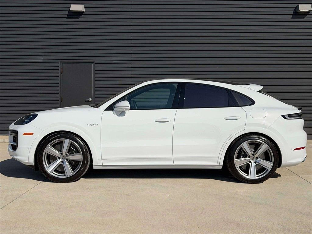 New 2026 Porsche Cayenne Turbo AWD/4WD image 2