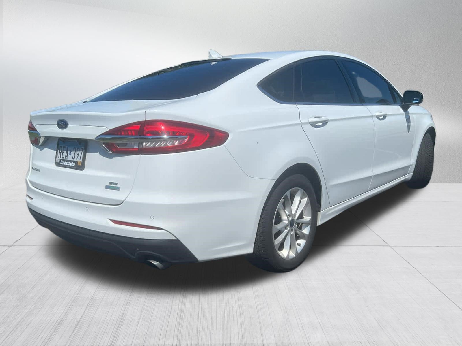 Used 2020 Ford Fusion SE FWD image 10