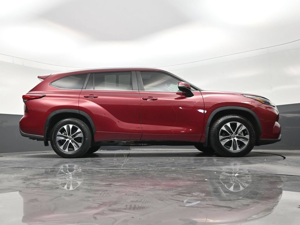 Used 2023 Toyota Highlander XLE FWD image 25