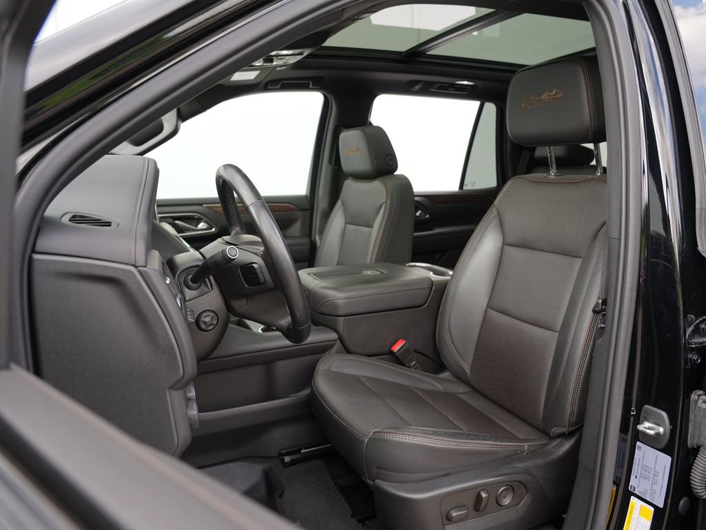 Used 2021 Chevrolet Tahoe High Country w/ Premium Package 2 AWD/4WD image 12