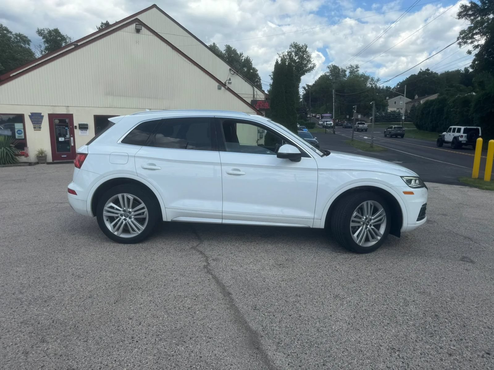Used 2018 Audi Q5 2.0T Premium Plus w/ Premium Plus Package AWD/4WD image 4