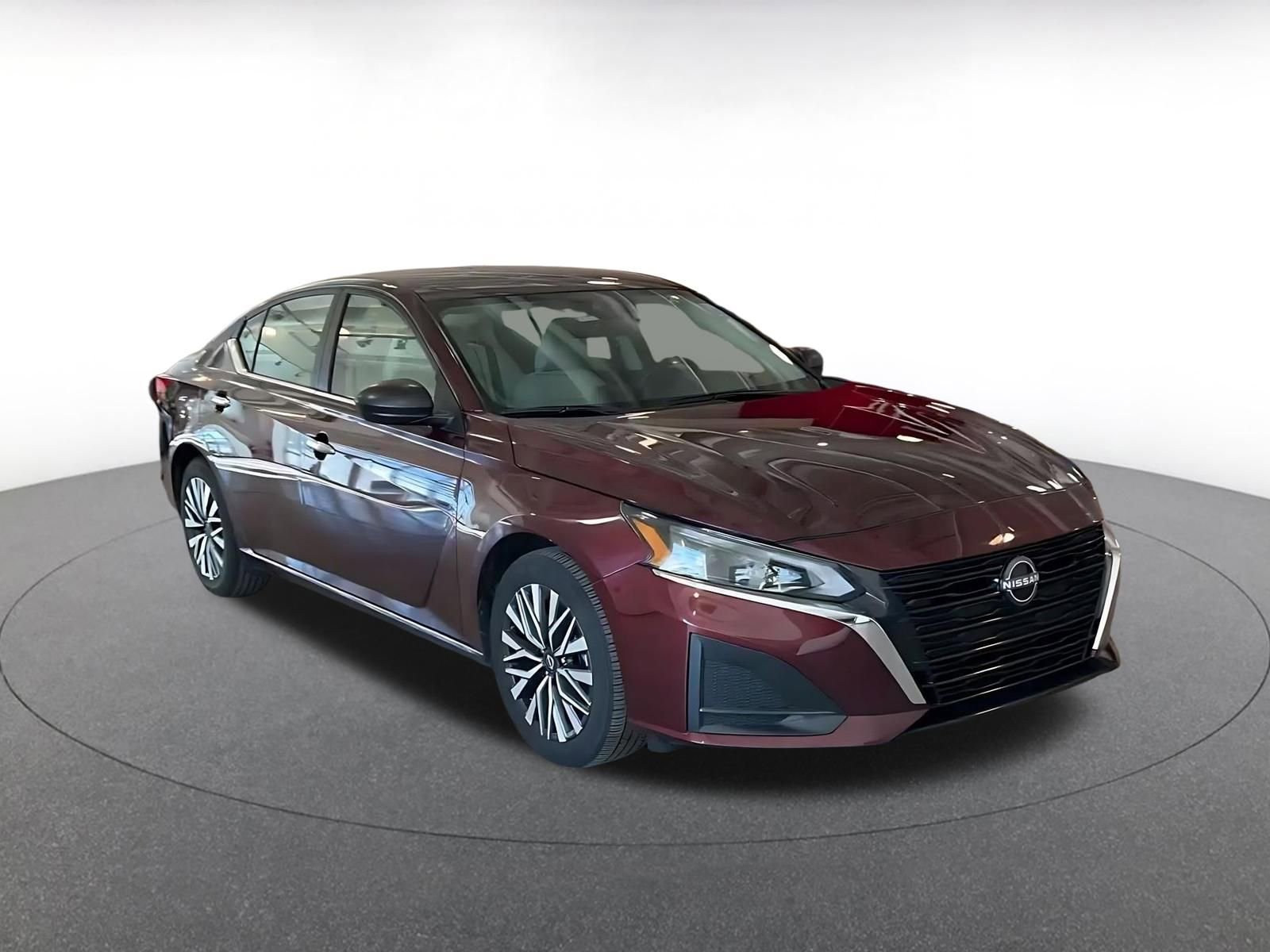 Used 2025 Nissan Altima 2.5 SV image 3