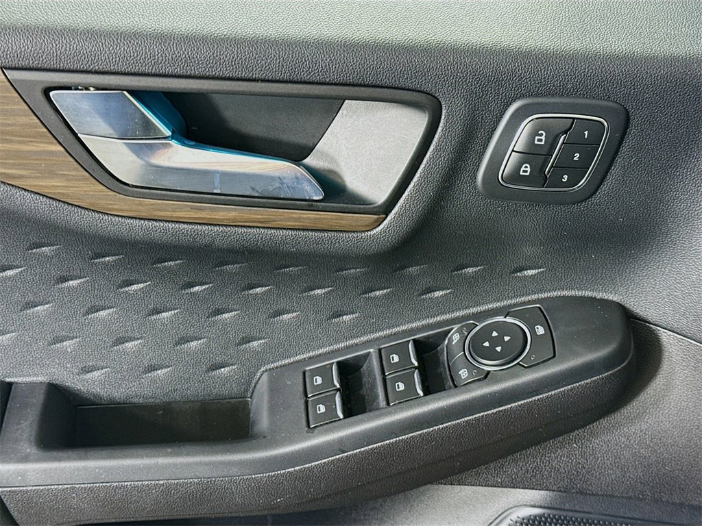 Used 2020 Ford Escape Titanium image 23