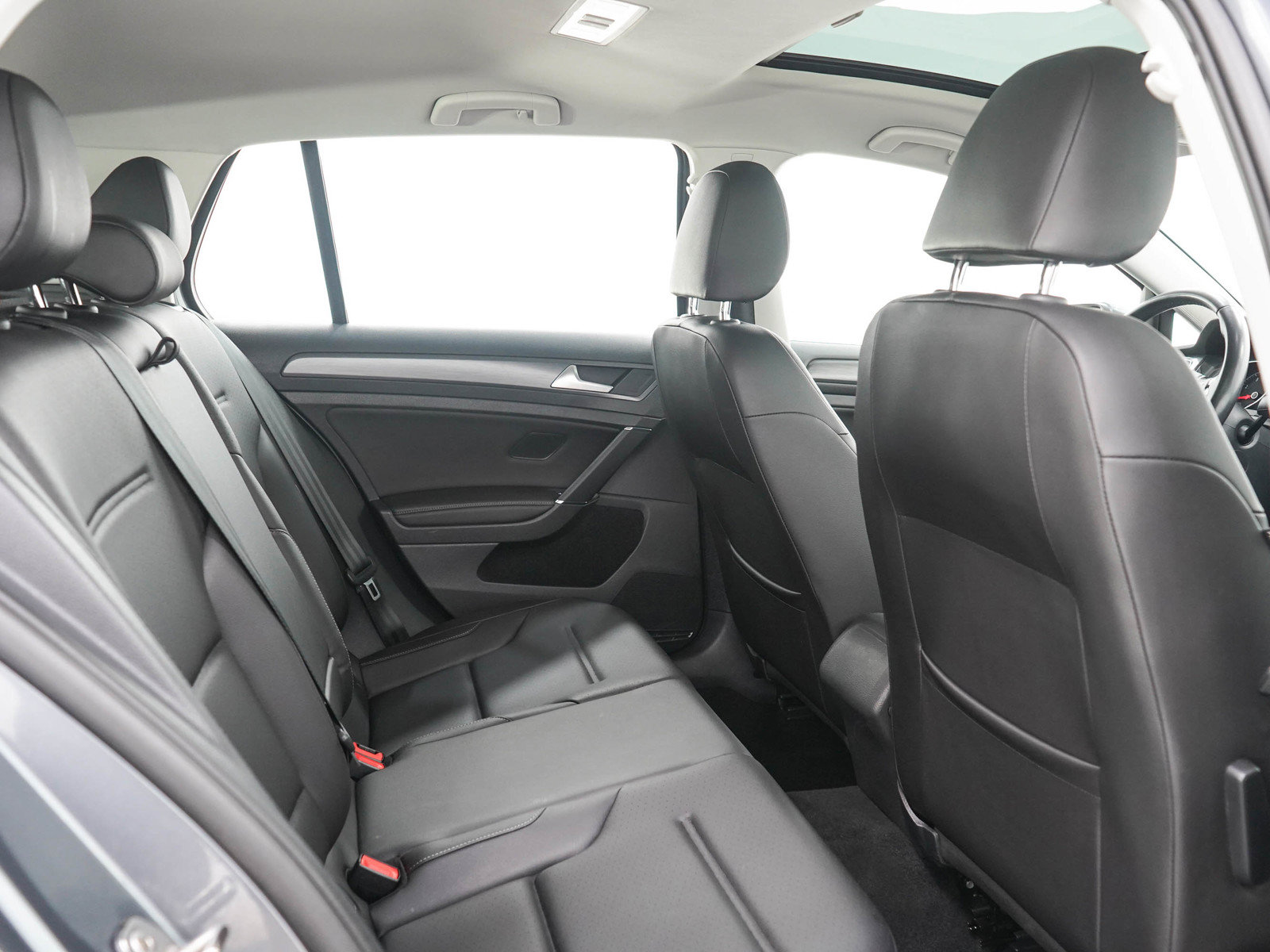 Used 2018 Volkswagen Golf SE FWD image 12
