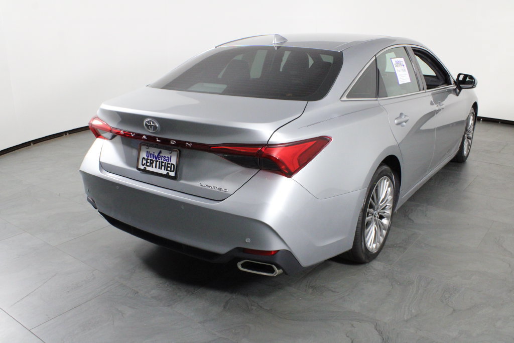 Used 2022 Toyota Avalon Limited w/ Advanced Safety Package FWD image 3