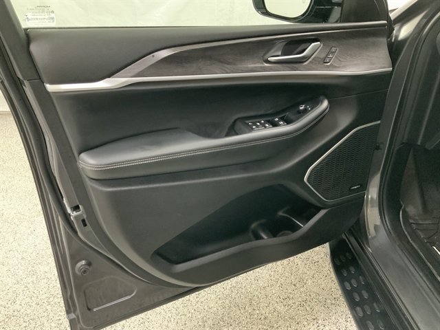 Used 2021 Jeep Grand Cherokee L Limited AWD/4WD image 15