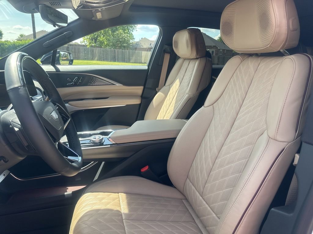 Used 2025 Cadillac Lyriq Sport w/ Nappa Leather Package AWD/4WD image 10