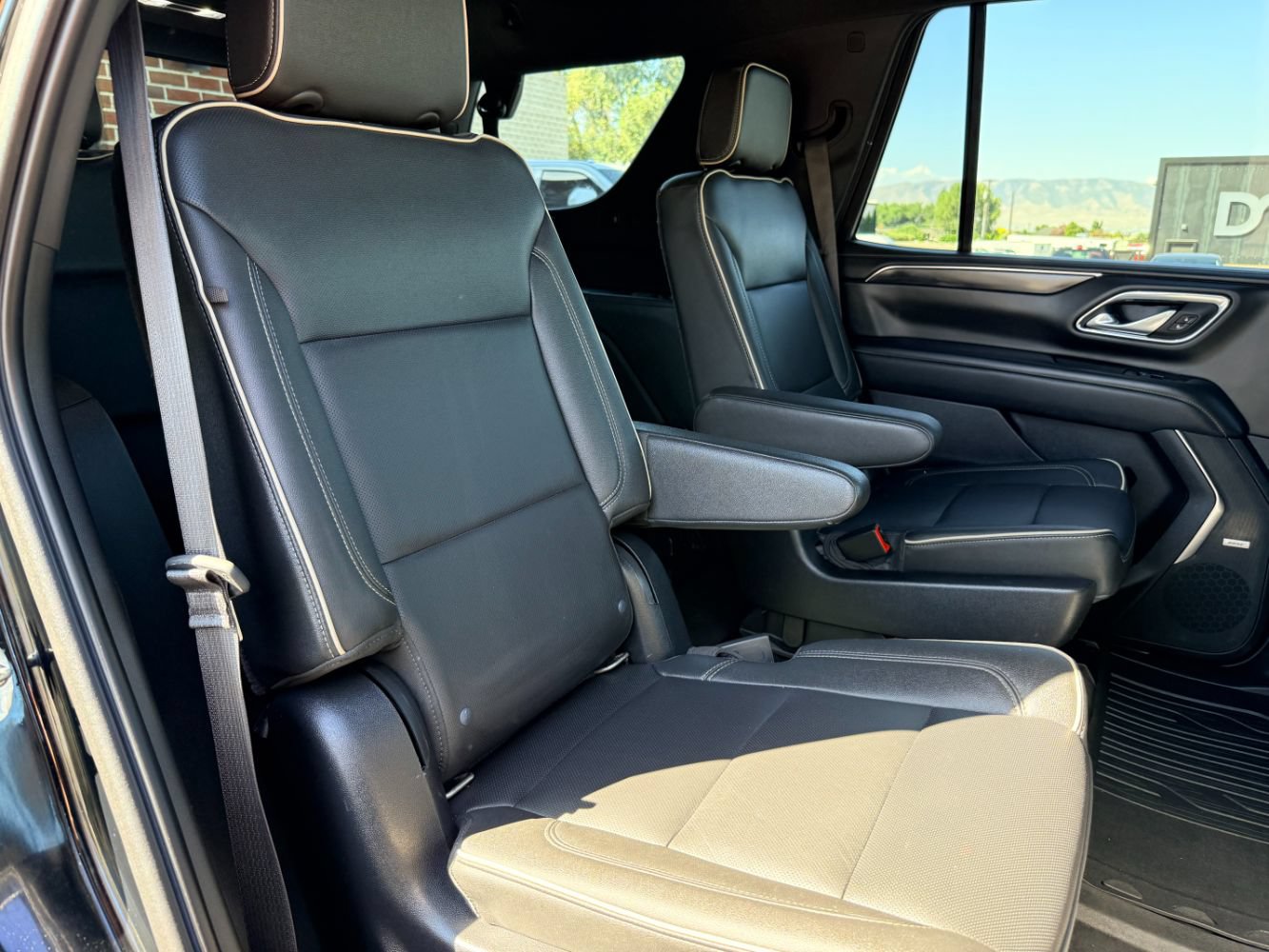 Used 2021 GMC Yukon SLT w/ Rear Media and Nav Package AWD/4WD image 25