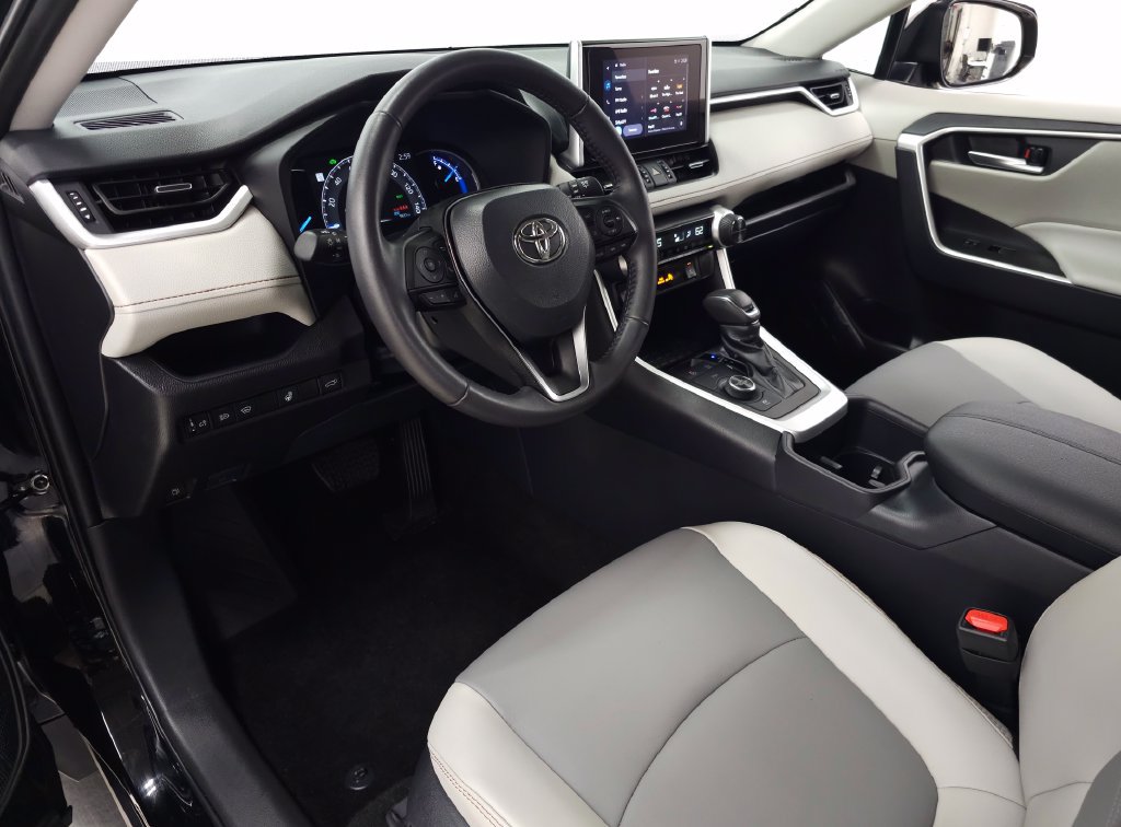 Used 2025 Toyota RAV4 XLE Premium w/ Weather Package AWD/4WD image 16