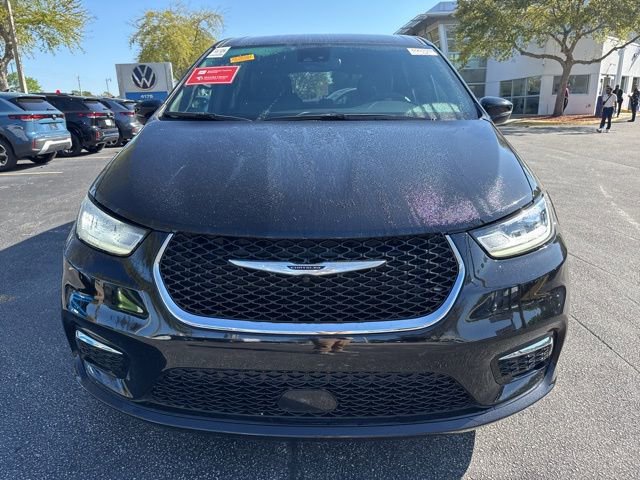 Used 2025 Chrysler Pacifica Select image 9