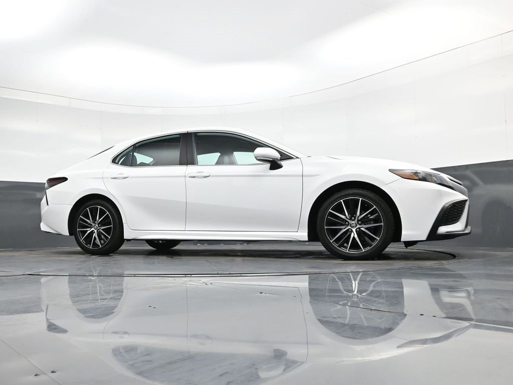 Used 2024 Toyota Camry SE image 32