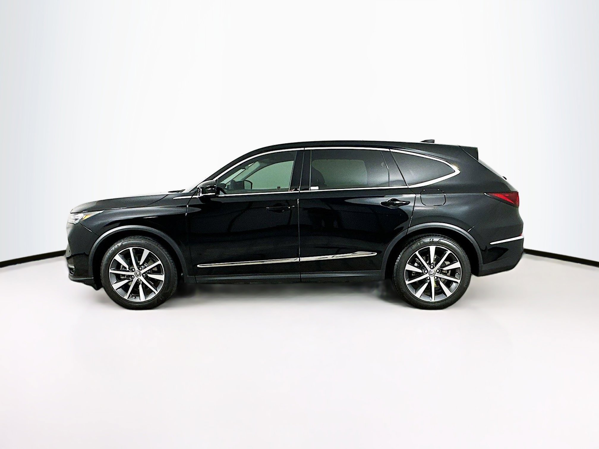Used 2025 Acura MDX SH-AWD w/ Technology Package image 4