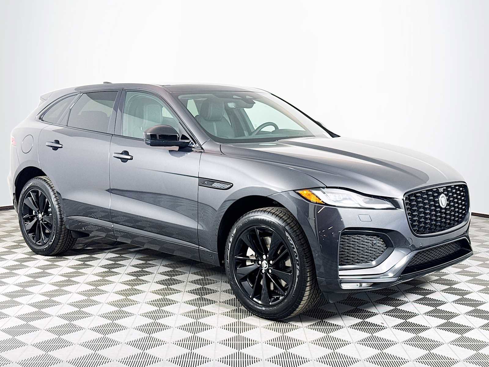 New 2026 Jaguar F-PACE R-Dynamic S image 2