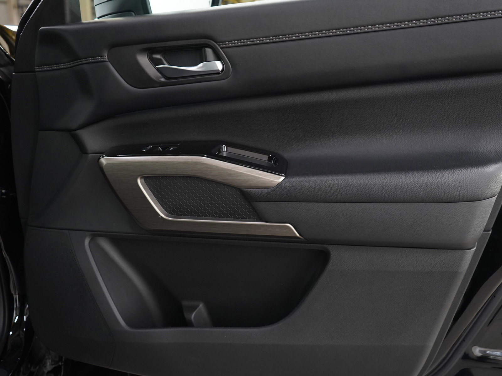 Used 2023 Nissan Pathfinder Platinum image 10