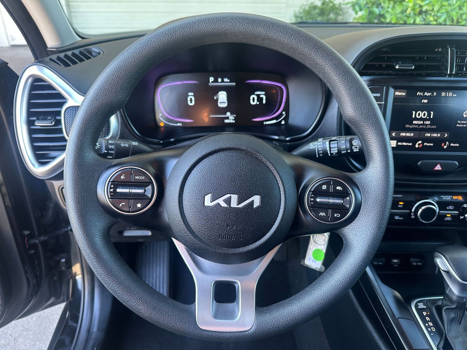 Used 2025 Kia Soul LX w/ LX Technology Package FWD image 28