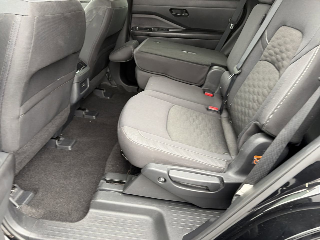 Certified 2024 Nissan Pathfinder SV image 28