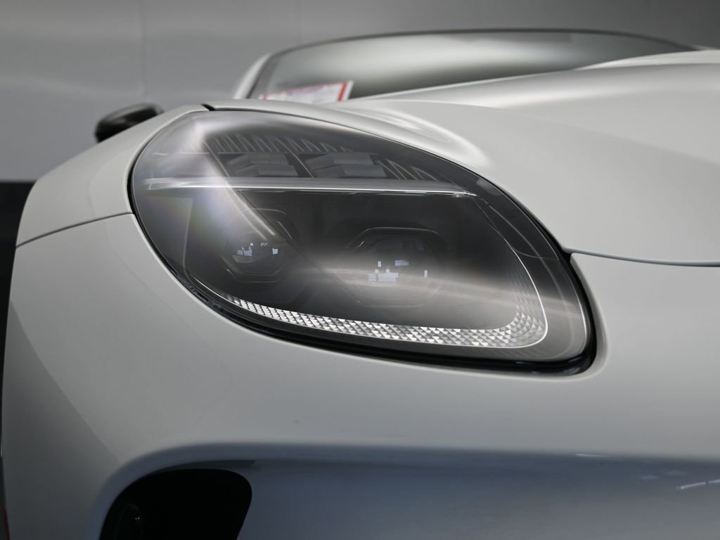 Used 2025 Aston Martin V8 Vantage Coupe image 59