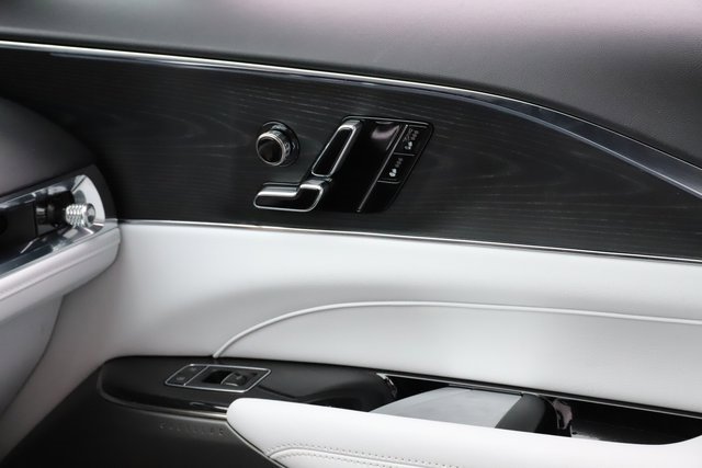 Used 2024 Cadillac Lyriq Luxury image 33