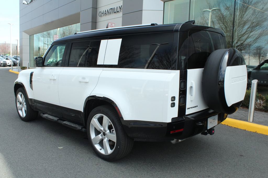 New 2026 Land Rover Defender 130 X-Dynamic SE image 10