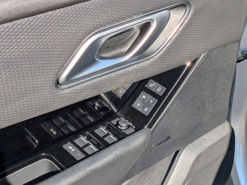 Used 2020 Land Rover Range Rover Velar R-Dynamic S image 16