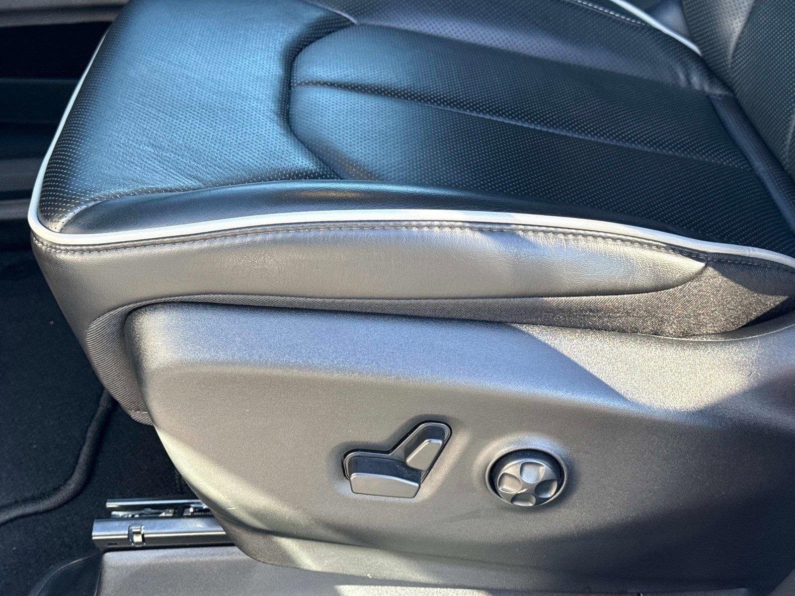 Used 2024 Chrysler Pacifica Limited w/ S Appearance Package image 21