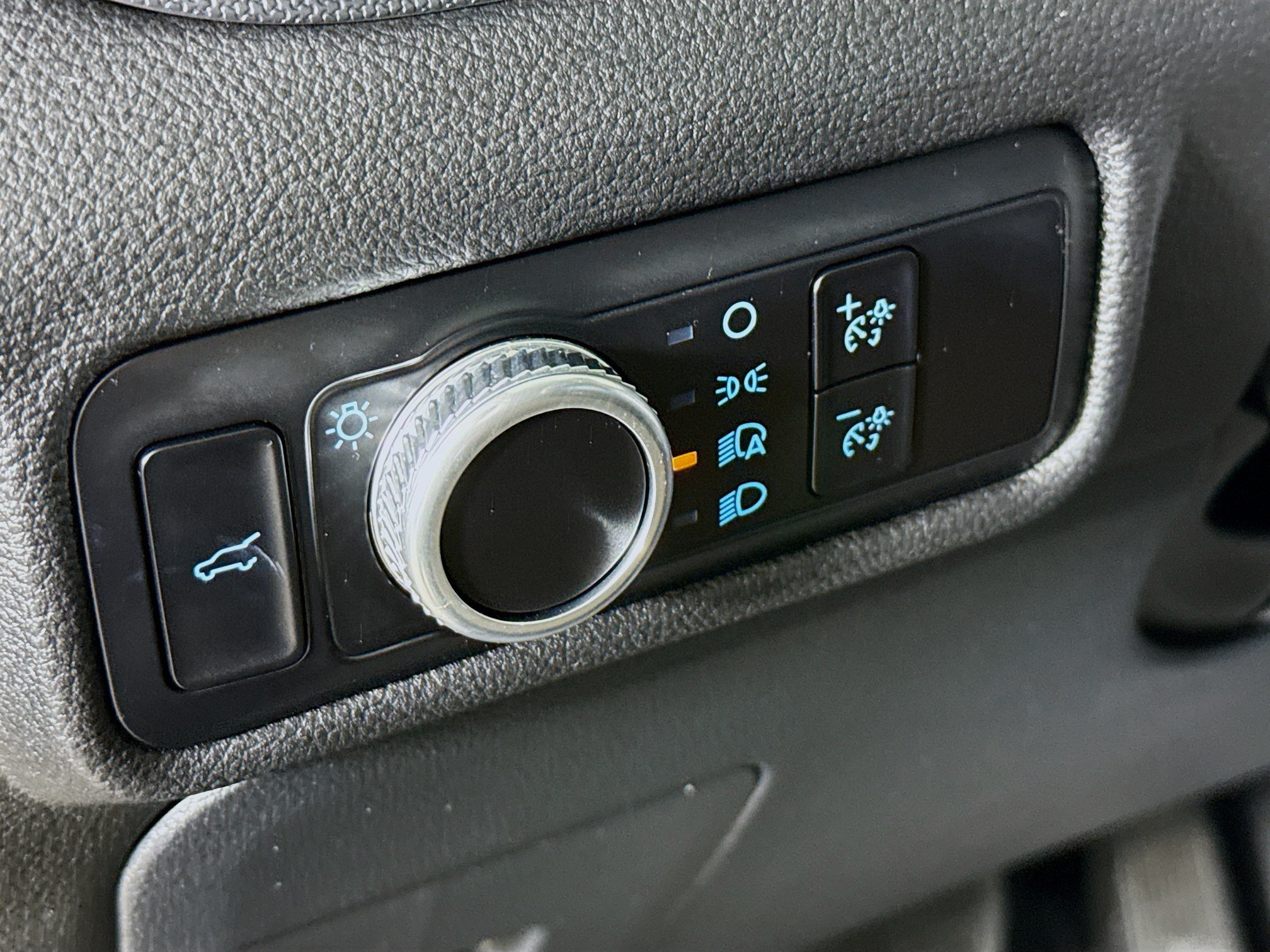 Used 2023 Ford Explorer 2WD image 9