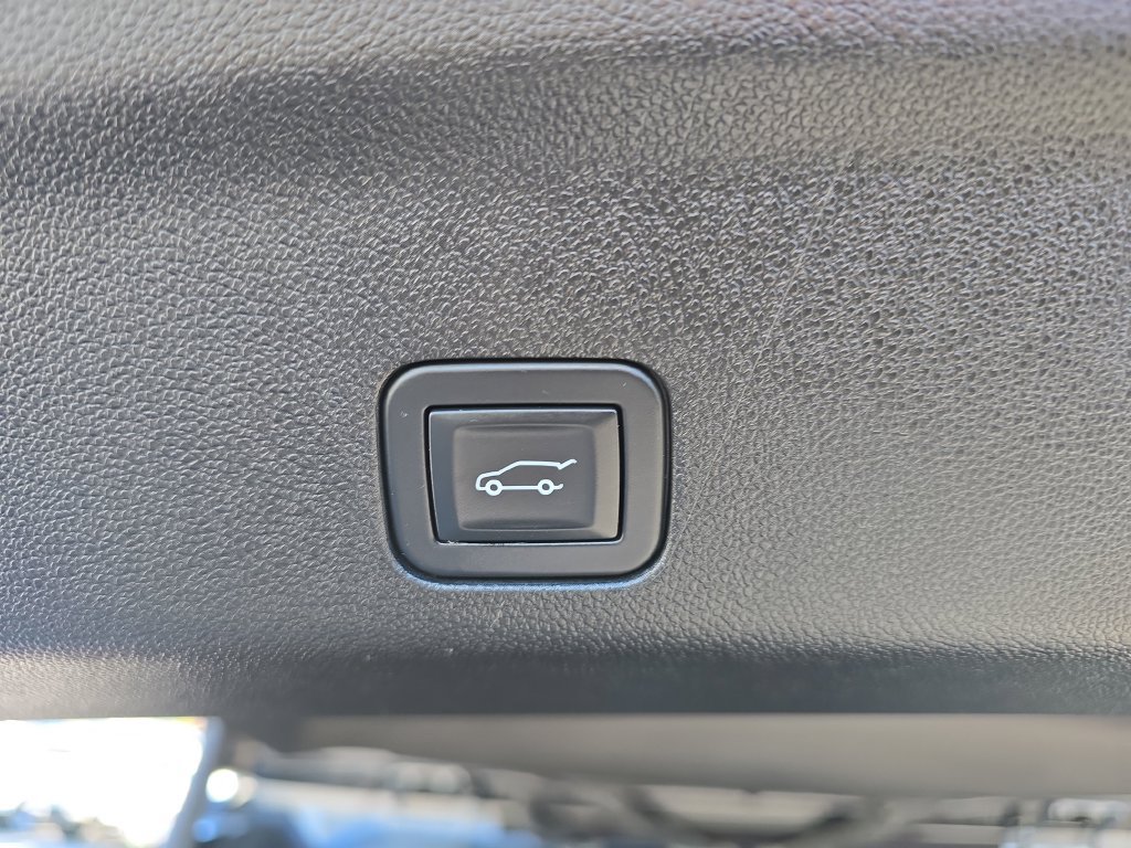 Used 2025 GMC Yukon Denali AWD/4WD image 14