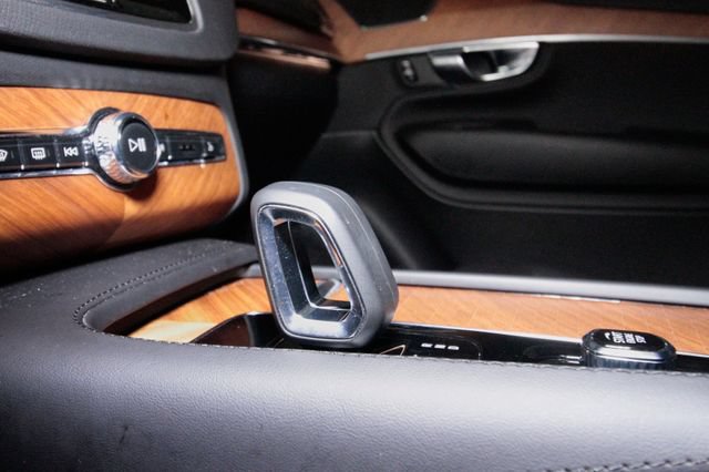 Certified 2025 Volvo XC90 B5 Plus w/ Protection Package Premier AWD/4WD image 15