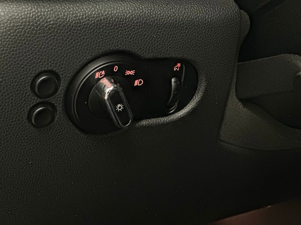 Used 2015 MINI Cooper 2-Door Hardtop image 13