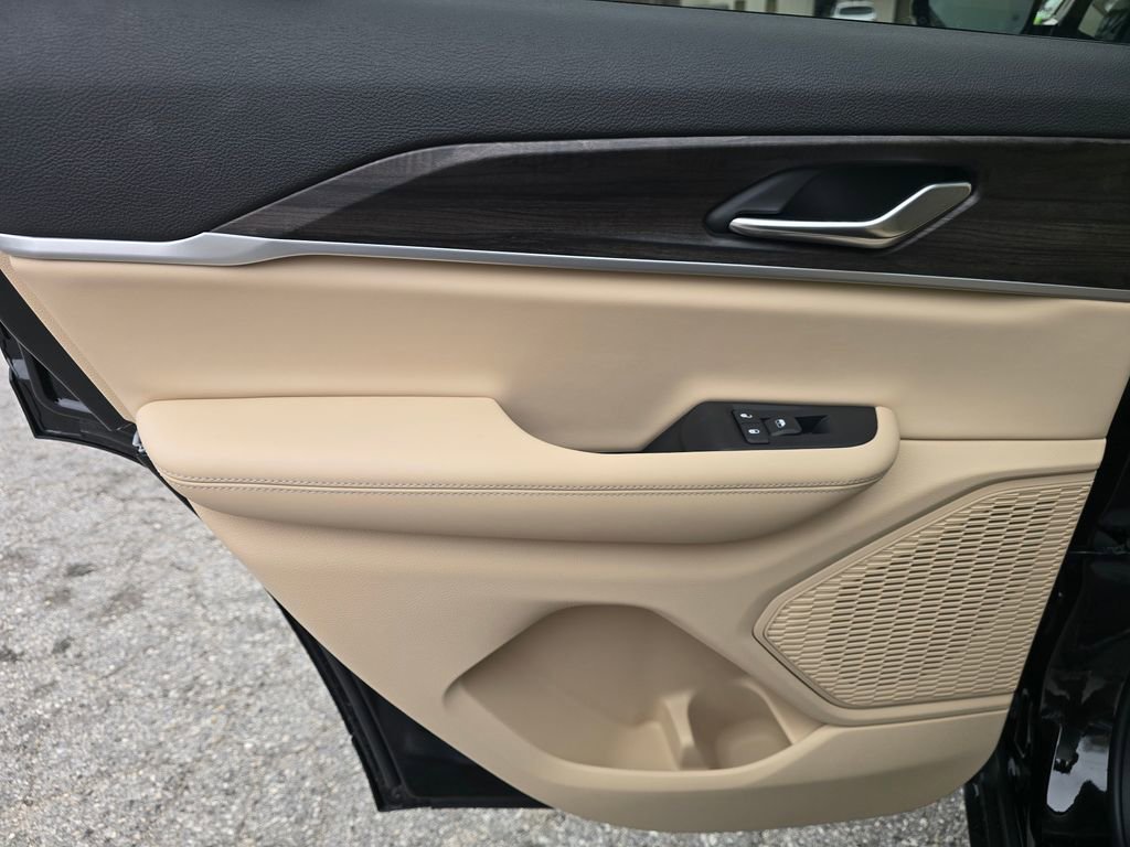 New 2025 Jeep Grand Cherokee Limited image 40