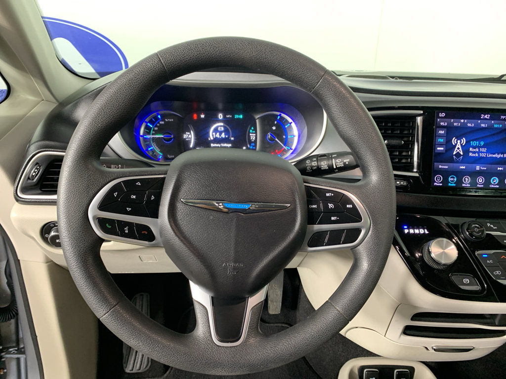 Used 2018 Chrysler Pacifica Touring Plus FWD image 22