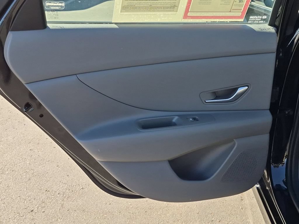 Used 2025 Hyundai Elantra SEL FWD image 27
