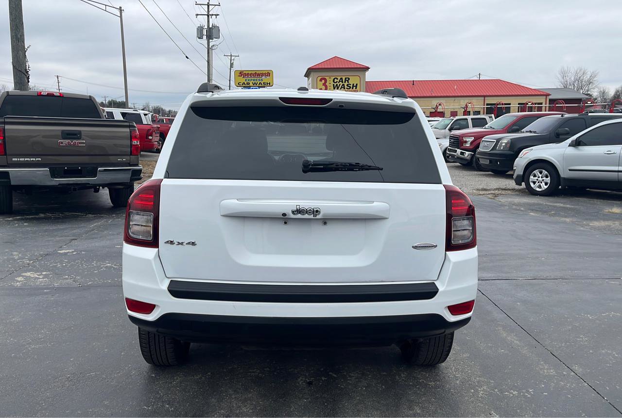 Used 2014 Jeep Compass Latitude w/ Sun/Sound Group AWD/4WD image 4