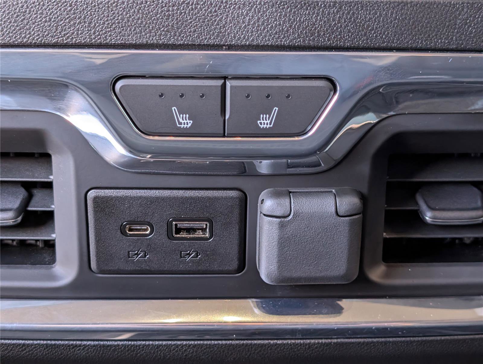 Used 2023 GMC Sierra 3500 Denali w/ Denali Ultimate Package image 15