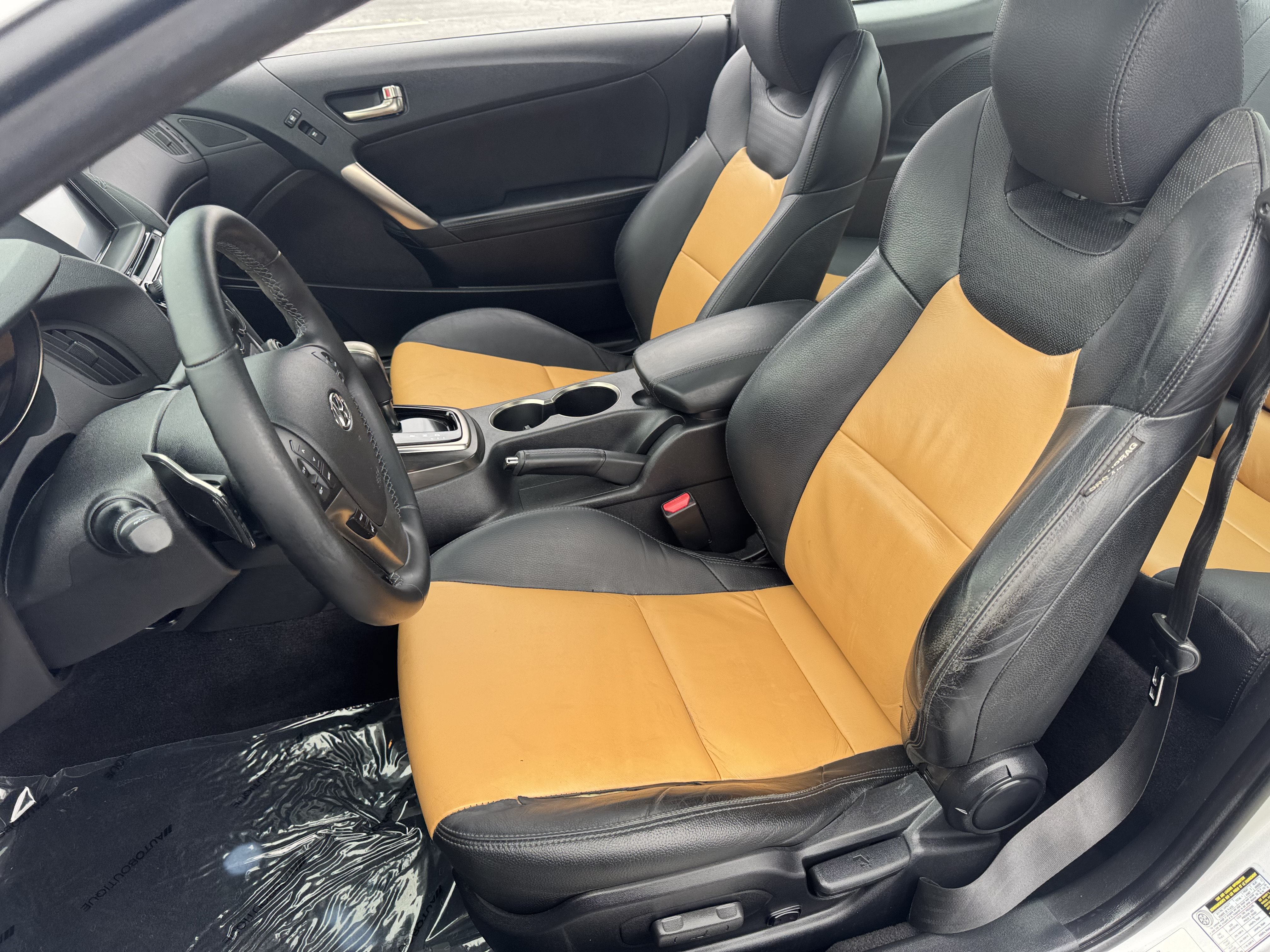 Used 2016 Hyundai Genesis Coupe 3.8 RWD image 8