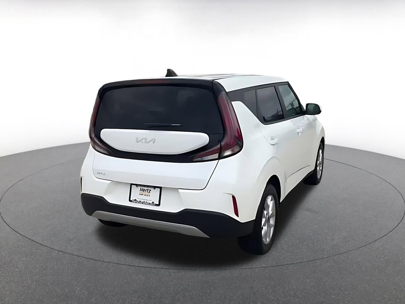 Used 2025 Kia Soul LX w/ LX Technology Package FWD image 14