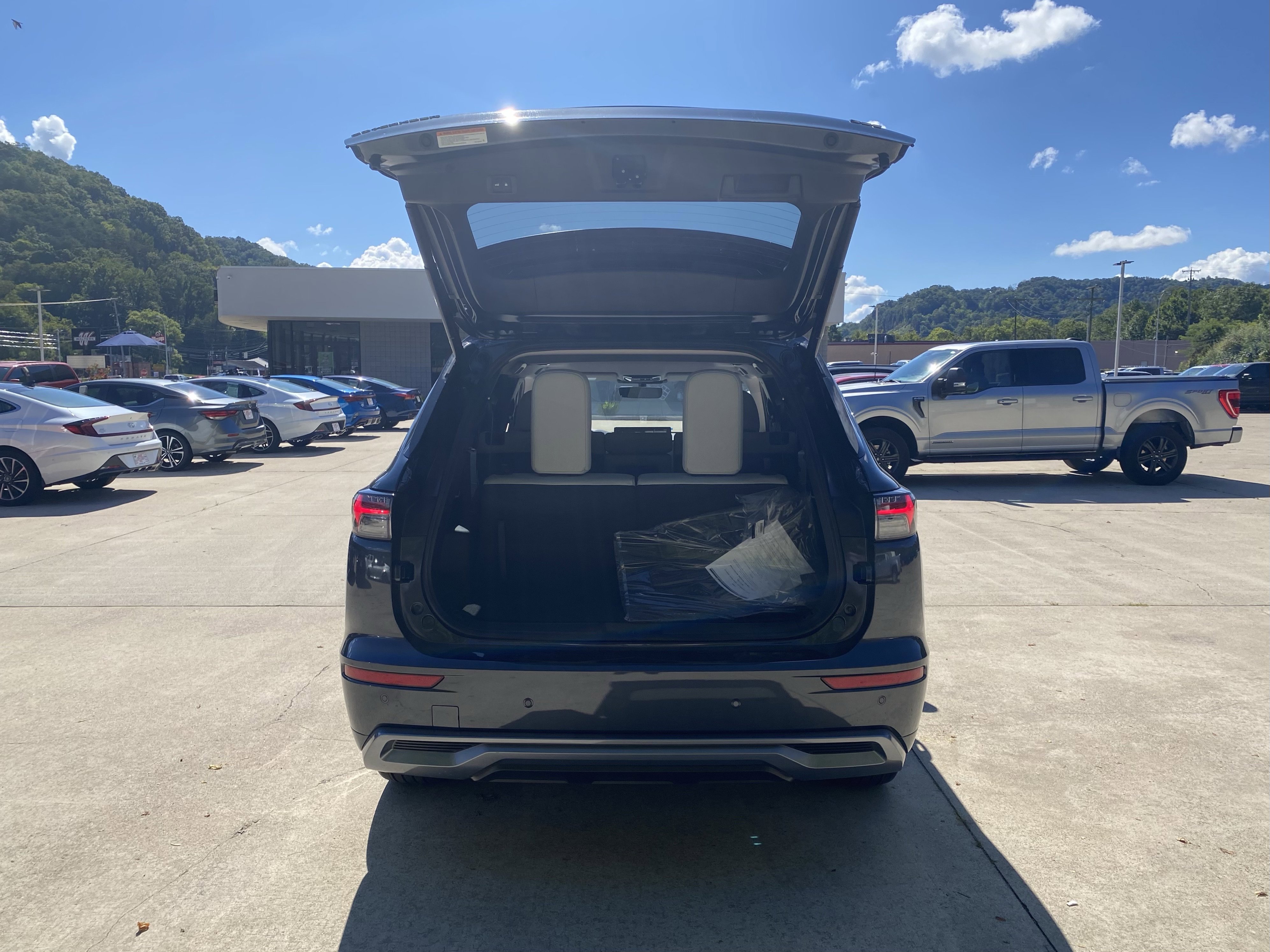 New 2025 Mitsubishi Outlander SEL image 25