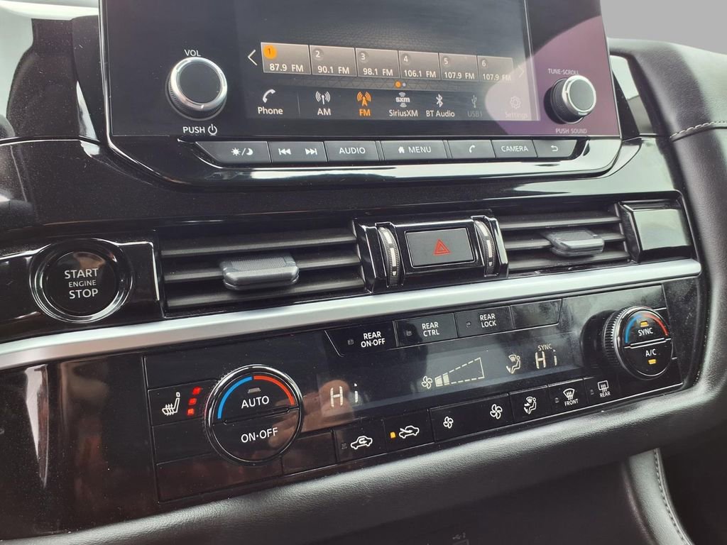 Used 2025 Nissan Pathfinder SV image 7